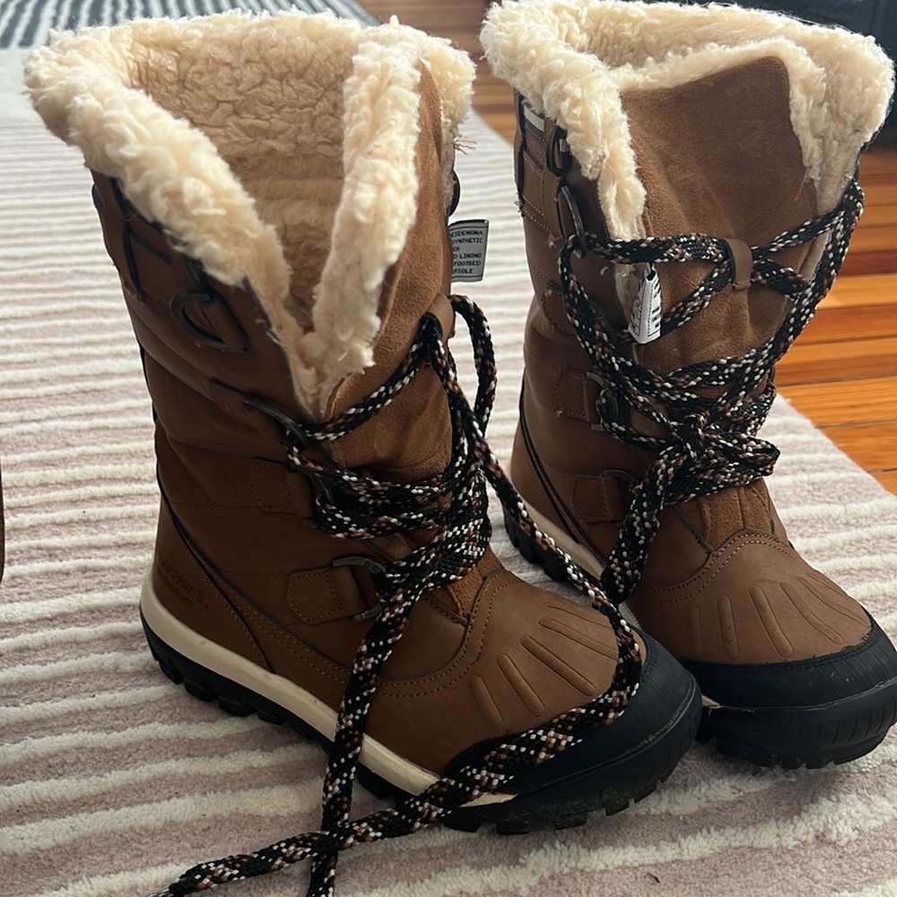Bearpaw Desdemona boots - Leather upper, wool inside!! Super warm and cozy!